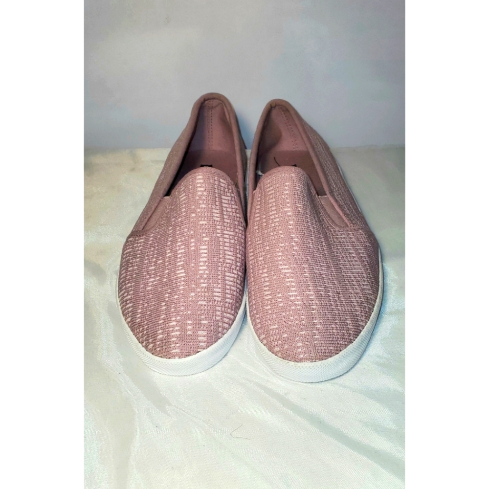 Nautica women knit Slip on shoes size 9 1/2 Mauve and white new without tags.